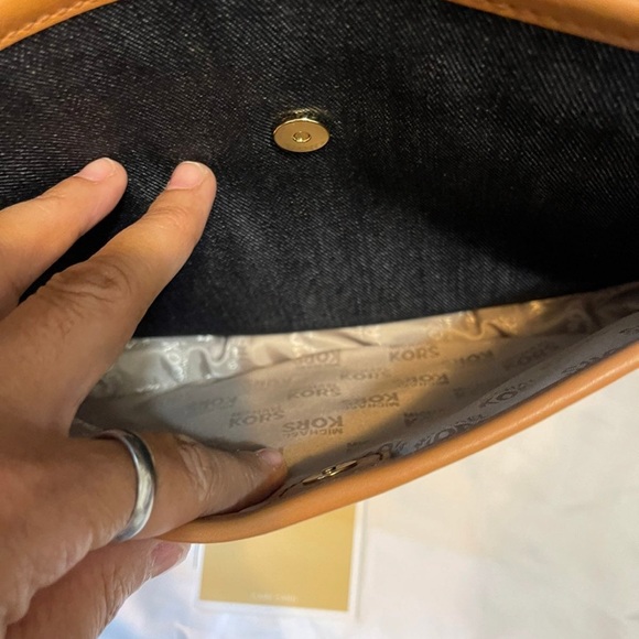 Michael Kors saddle bag - Picture 5 of 11